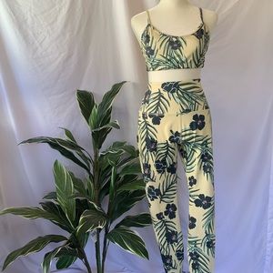 Beyond Yoga Olympus Floral Sunrise Workout Set L